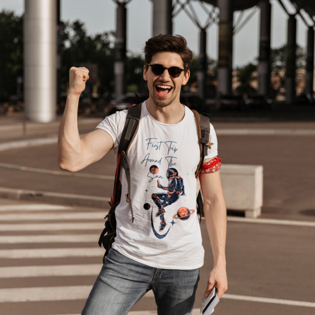 Det moderna första Resa runt Sol T Shirt (Skapare uppladdad)