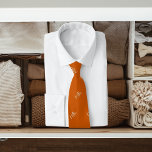 Det moderna skript för orange namn mönster slips<br><div class="desc">Anpassa och lägg till ditt namn. Ditt namn som mönster,  skrivet med ett stil-skript som hanteras av trendiget. Färg,  vit orange,  brinnande bakgrund, .</div>