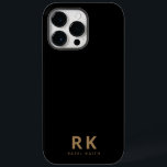 Det moderna Trendigets minimalistiska svarta Guld<br><div class="desc">En modern och elegant två Fodral-Mate iPhone 14 Pro Max Fodral i svart och guld. Med ett avslappnad minimalistiskt fet serif-teckensnitt i initialer och namn. Det är verkligen ge med ett klassiskt och skarpt trendig och avslappnad. Perfekt som gåva till anställda, kolleger, chef eller professioneller.</div>