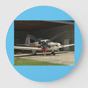 Det Mooney flygplan tar tid på Stor Klocka