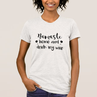 Det Namaste hemmet och dricker mitt vin T Shirt