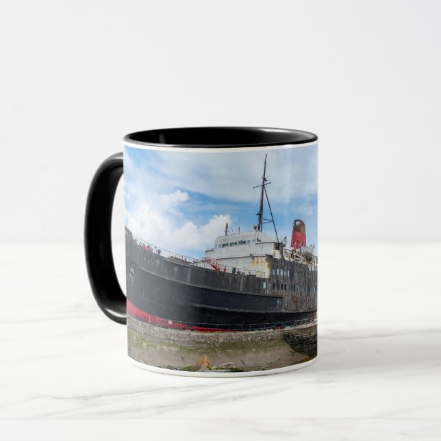 Det övergivna fartyget TSS Duke of Lancaster Mugg (Framsida vänster)