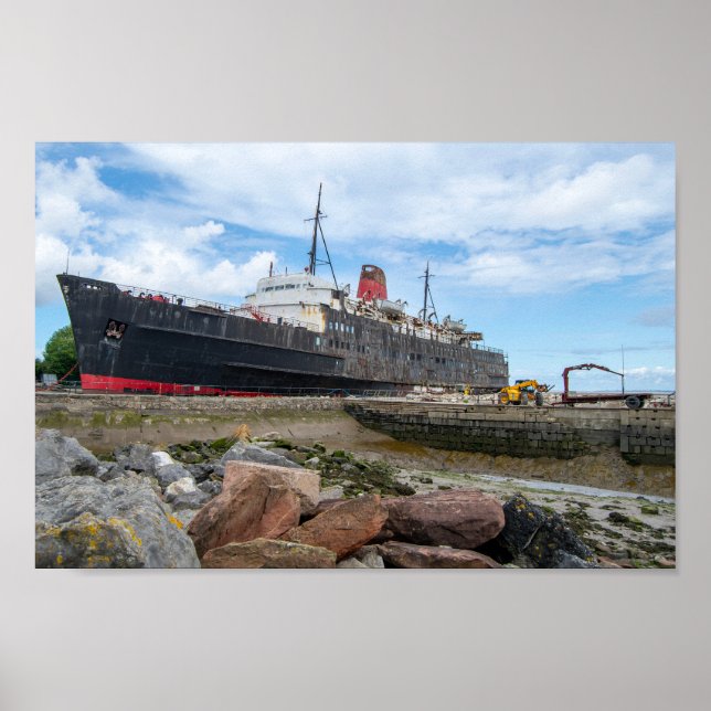 Det övergivna fartyget TSS Duke of Lancaster Poster (Framsidan)