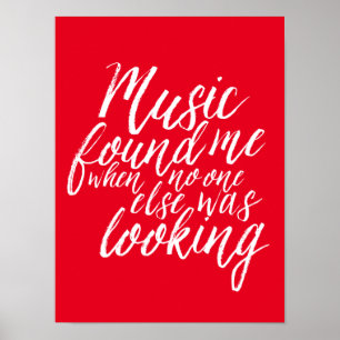 Det röda musikcitationstecknet räcker poster