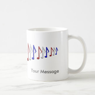 Det röda vit- och blåttmusikfjäll noterar kaffemugg