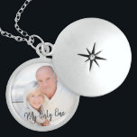 Det romantiska par skrivar överdrar fotolocketen berlockhalsband<br><div class="desc">Härlig sterling silverlocket för din älskade, som du kan personifiera med ditt favorit- foto. Uttrycka för romantiker läser "mitt endast" och visas över ditt foto, som en svart text överdrar i modernt skrivar typografi. En älskvärd minnessak för en silverbröllopsdag, en förlovning eller ett speciellt tillfälle. Behaga bläddrandet vårt lager för...</div>