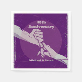 Det romantiska paret som håller händer pappersservett