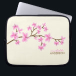 Det rosa körsbäret blomstrar träd laptop sleeve<br><div class="desc">Personliglaptop sleevesärdrag som en härlig vektorillustration av ett körsbär blomstrar eller det sakura träd. Skräddarsy med din namn,  monogram,  initialer eller text av ditt primat. 
 Mujka</div>