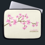 Det rosa körsbäret blomstrar träd laptop sleeve<br><div class="desc">Personliglaptop sleevesärdrag som en härlig vektorillustration av ett körsbär blomstrar eller det sakura träd. Skräddarsy med din namn,  monogram,  initialer eller text av ditt primat. 
 Mujka</div>