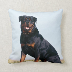 Det Rottweiler porträtt kvadrerar dekorativ kudde