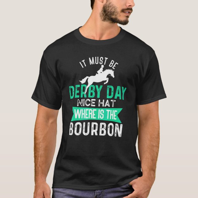 Det ska vara Derby Day Dress Derby Day 2022 Horse  T Shirt (Framsida)