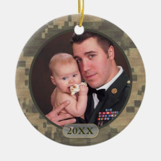 Det skräddarsy daterade militära fotoet beklär och julgransprydnad keramik
