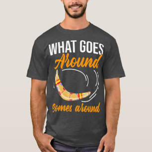 Det som händer runt omkring kommer omkring i Boome T Shirt