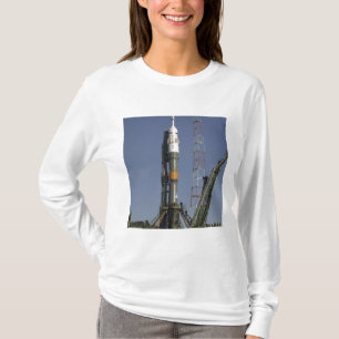 Det Soyuz raket resas upp in i placerar 2 T-shirt