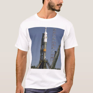Det Soyuz raket resas upp in i placerar 2 Tröja