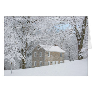 Det stilla huset bak snöig packar ihop hälsningskort