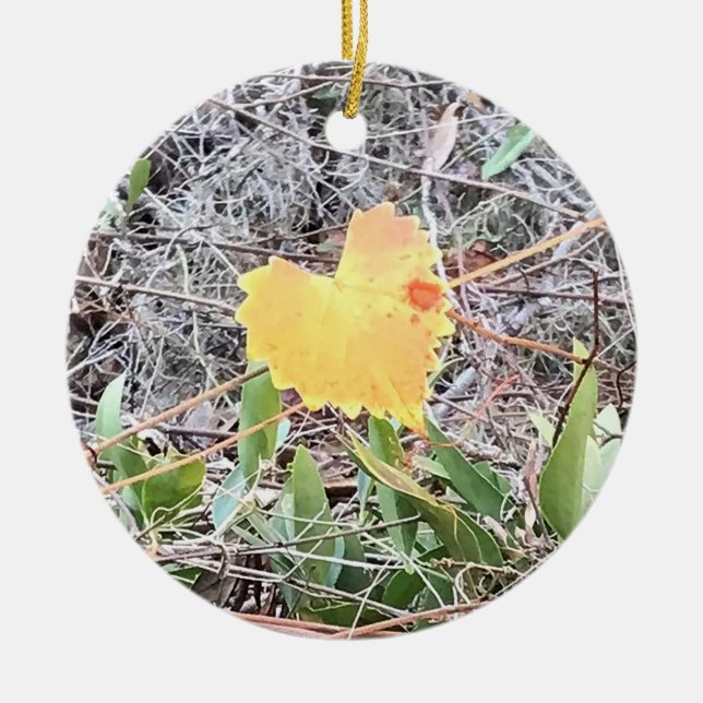 Det stora hjärtalöv med rött pricker julgransprydnad keramik (Framsidan)