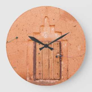 Det traditionella träfönstret Struktur i Marocko Stor Klocka