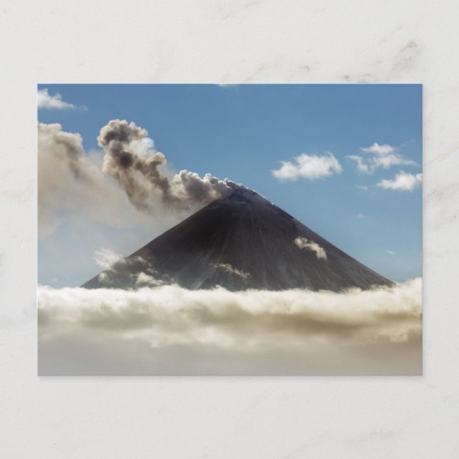 Det vackra utbrottet Klyuchevskoy Volcano. Rysslan Vykort (Framsida)