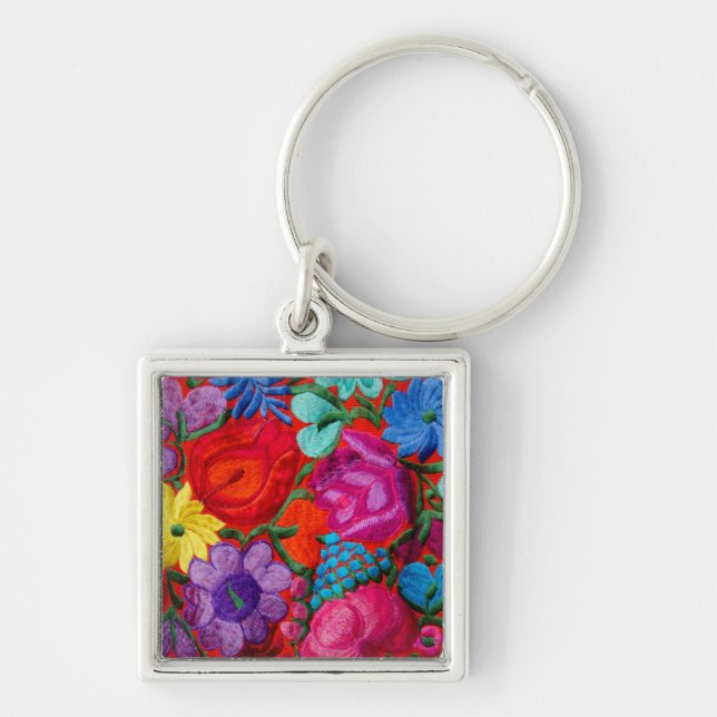 Detalj av traditionell broderi blomsterduk fyrkantig silverfärgad nyckelring (Framsidan)