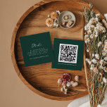 Detaljer om Emerald Greenery-koordinatens QR-kod Tilläggskort<br><div class="desc">Kortet för QR-koddetaljer för grön koordinat är perfekt för en boho bröllop. Eleganten har ändå en strålande utformning som är moody mörk grönt med en modern bohemisk skogskänsla. Samordnar med Emerald Greenery Collection av Fresh & Yummy Paperie.</div>