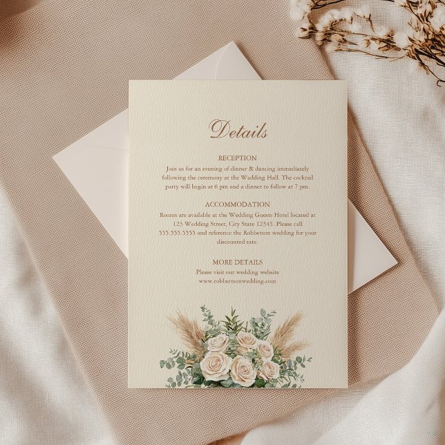 Detaljkort för Boho Pampas Grass & Vit ros Bröllop Inbjudningar (Boho Pampas Grass & White Rose Wedding Detail Card with an envelope on an elegant table)
