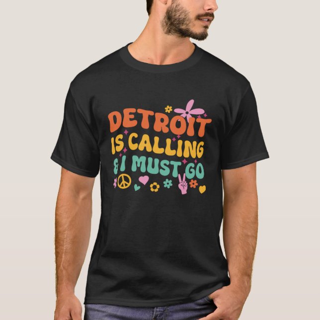 Detroit Is Calling And I Must Go T Shirt (Framsida)