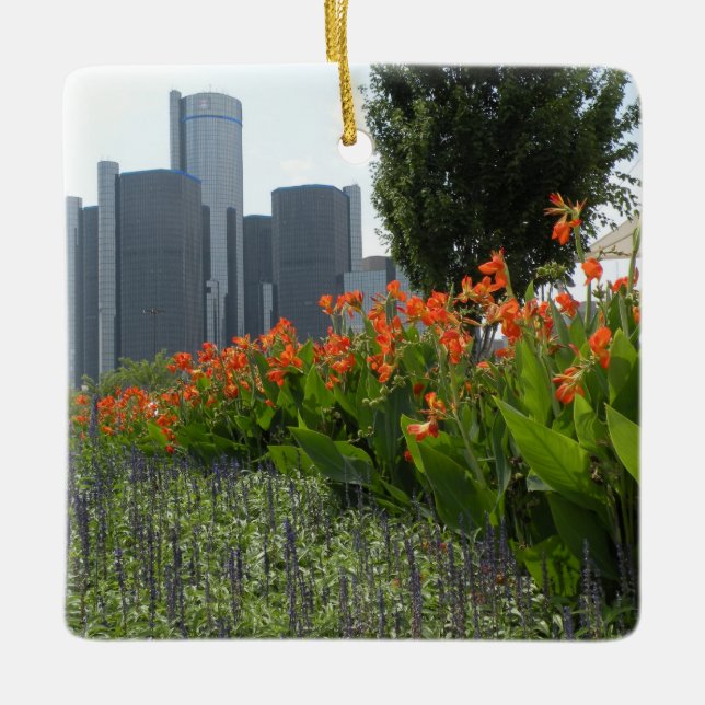 Detroit Ornament (Framsida)