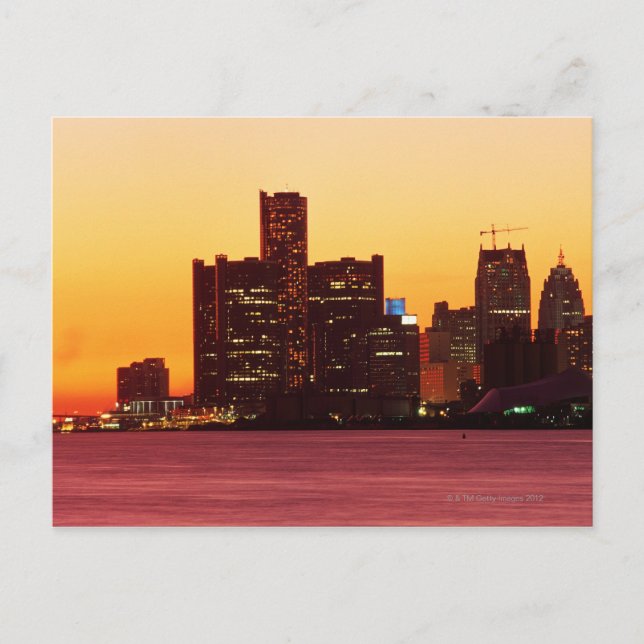 Detroit skyline i färgat solnedgång vykort (Framsida)