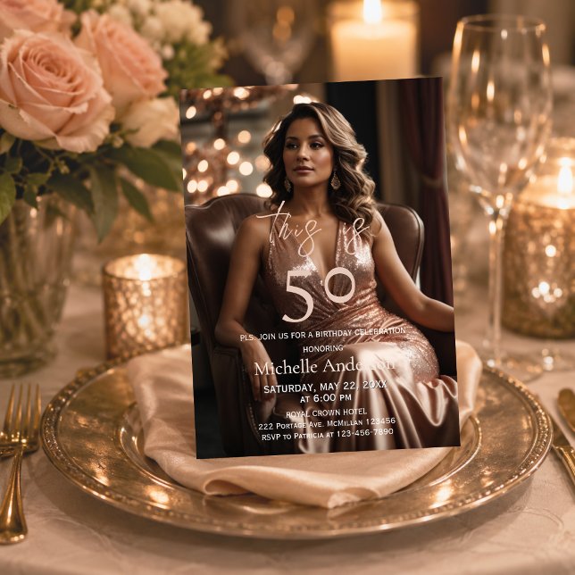 Detta Är 50 Elegant 50-års Födelsedagsinbjudan Inbjudningar ( See how your invitation looks at the celebration table.           )