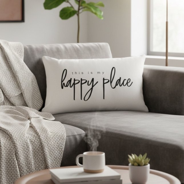 Detta är min lyckliga plats Modern typografi Enkel Lumbarkudde (double sided black and white this is my happy place accent pillow. )
