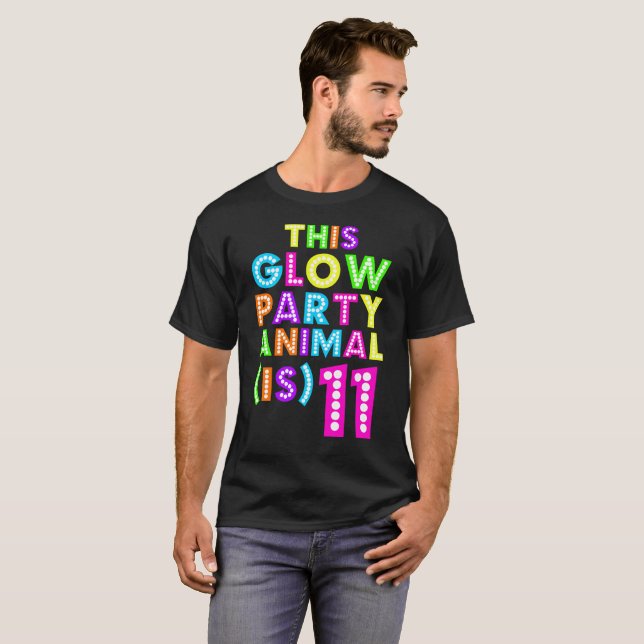 Detta glödpartydjur är 11 födelsedag den roliga tee shirt (Hel framsida)