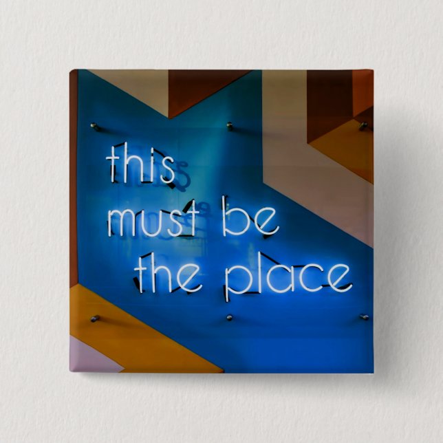 Detta måste vara ställe NEON-skylten Funny Knapp (Framsida)