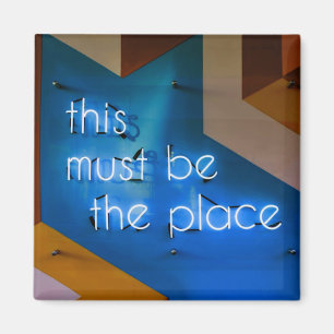Detta måste vara ställe NEON-skylten Funny Magnet
