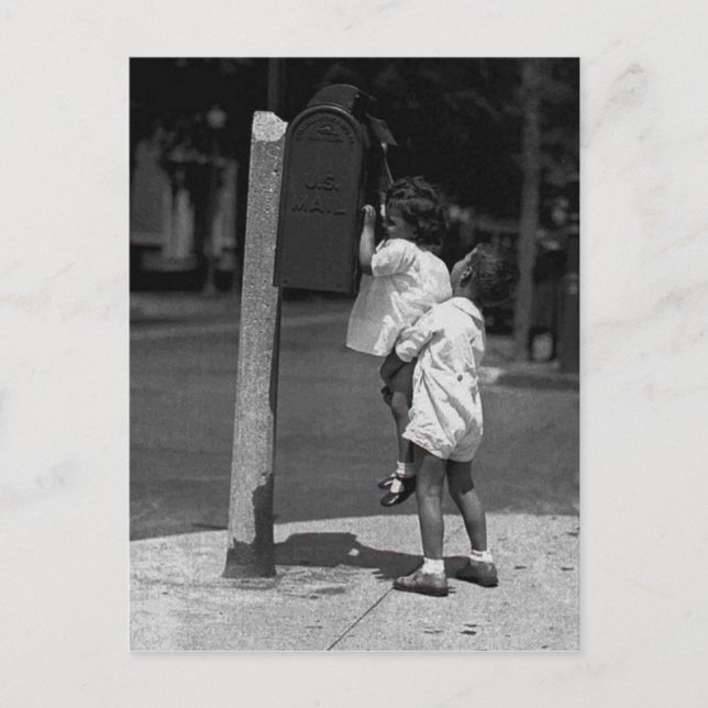 Deux enfants postant une lettre vykort (Framsida)