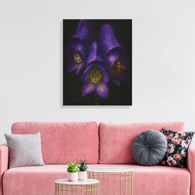 Devil's Helmet: Toxic Elegance Impressionist Art Canvastryck (Insitu (Vardagsrum))