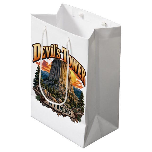 Devil's Tower Wyoming Retro Solnedgångsgrafik (Framsidan Vinklad)