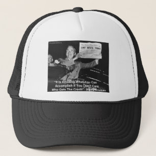 Dewey Beats Truman Funny presenterar Tees Buttons  Truckerkeps