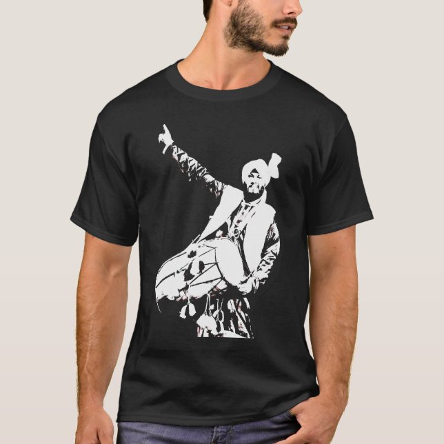 Dholi poserar t-shirt (Framsida)