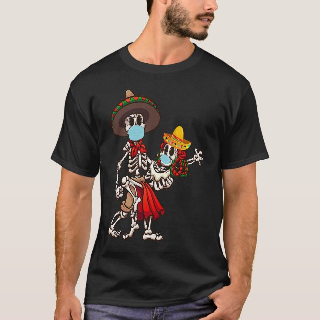 Dia De los Muertos Day of the Dead  Skulls Dancing T Shirt (Framsida)