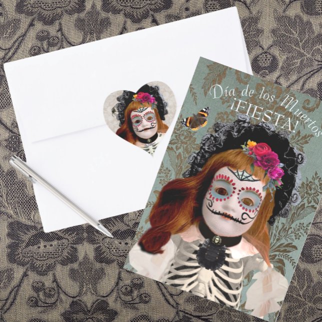 Día de los Muertos firande inbjudan (Our matching 'La Catrina' heart stickers are perfect for sealing your invitations.)