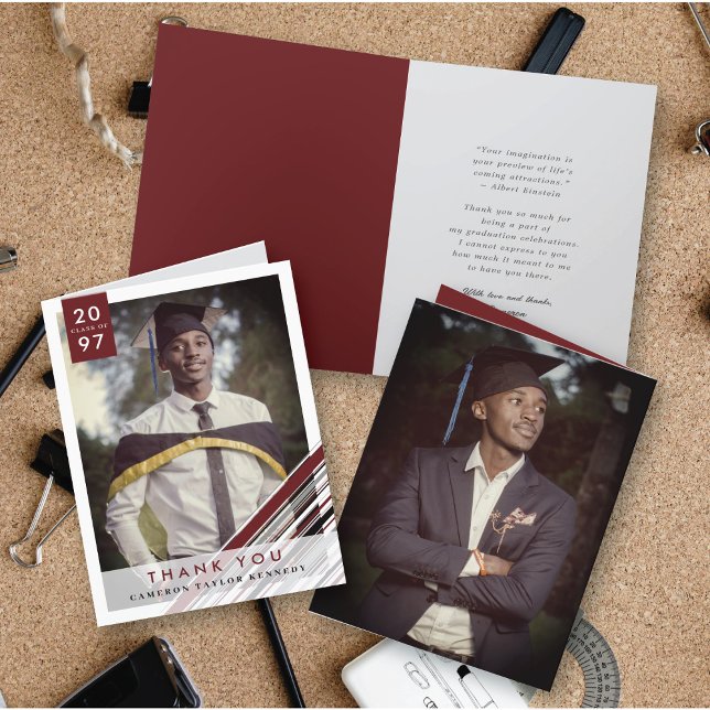 Diagonal Pin Rand Snyggt Studenten Photo Kort (Diagonal Maroon Red Pin Stripes Classic Graduation Photo Folded Card @ zazzle.com/color_therapy)