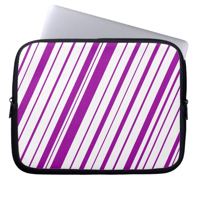 Diagonal Rand ~ Lila Laptop Sleeve (Framsidan)