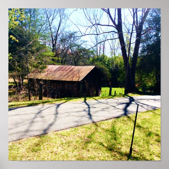 Diagonal sikt över en rustik 100-årig ladugårdsPos Poster (Framsidan)