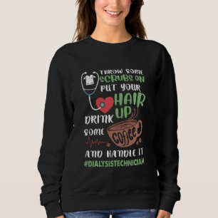 Dialystekniker kastar på och hanterar vissa skärma t shirt
