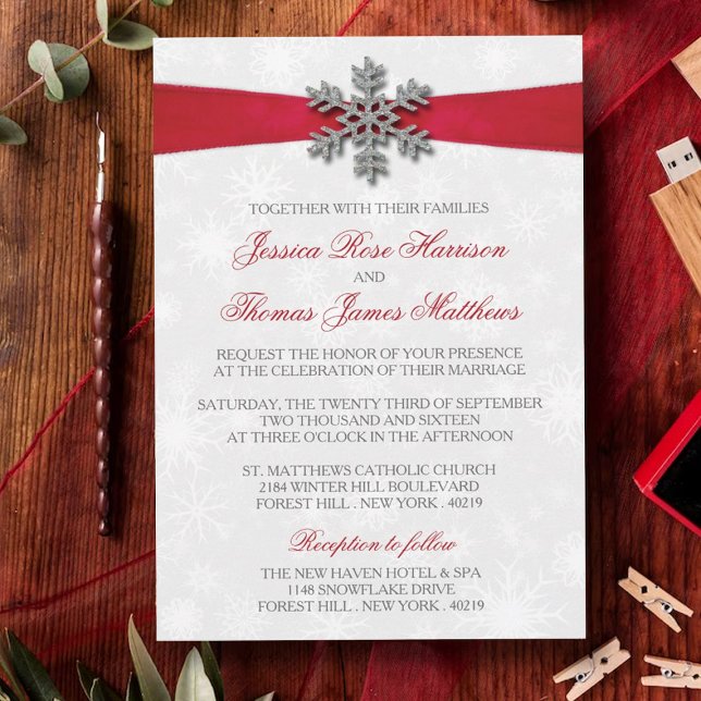 Diamante Snowflake & Red Ribbon Winter Wedding Inbjudningar (Skapare uppladdad)