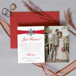 Diamante Snowflake & Red Ribbon Winter Wedding Meddelande<br><div class="desc">Alla vet att du gjorde det,  du gifte dig i stil med denna elegant och mycket trendig bröllop-annonskort. Utformningen är enkel att anpassa med din speciella händelsetext,  och din familj och dina vänner kommer att bli glada när de får dessa fantastiska giftermål-annonskort.</div>