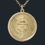 Diamanter och Guld 50-årsdagen Bröllop Guldpläterat Halsband<br><div class="desc">Elegant guld tones blommigt gräns med två hjärtan och en diamant,  Guld 50:e Bröllop-årsdagen. Det kommer i silver-tonerna för 25-årsjubileum.</div>