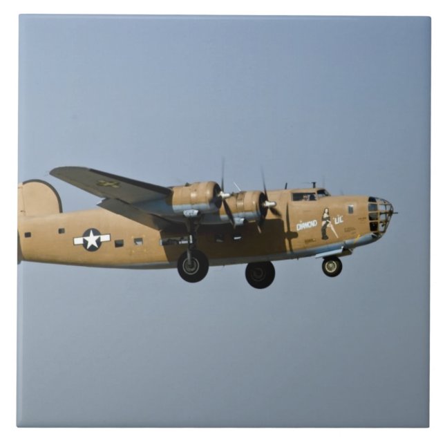 DiamantLil B-24 bombplan som landar på Oshkosh, Kakelplatta (Framsidan)