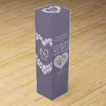 Diamond bröllop årsdag, hjärtfoto vin box vinlåda<br><div class="desc">60-årsjubiléet vin eller spritbox. Vackra diamanteffekthjärtan på grått med fotomall, vin med diamant Bröllop på årsdagen. Anpassa med dina egna mottagare, information om namn eller släktingar och foto. 60-årsjubileet förknippas traditionellt med diamanter. För närvarande läser man Grattisar Doreen & Lawrence på din Diamond Bröllop-årsdag plus årsdag och data. Designad av...</div>